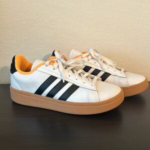 Womens ADIDAS sneakers size: 7.5